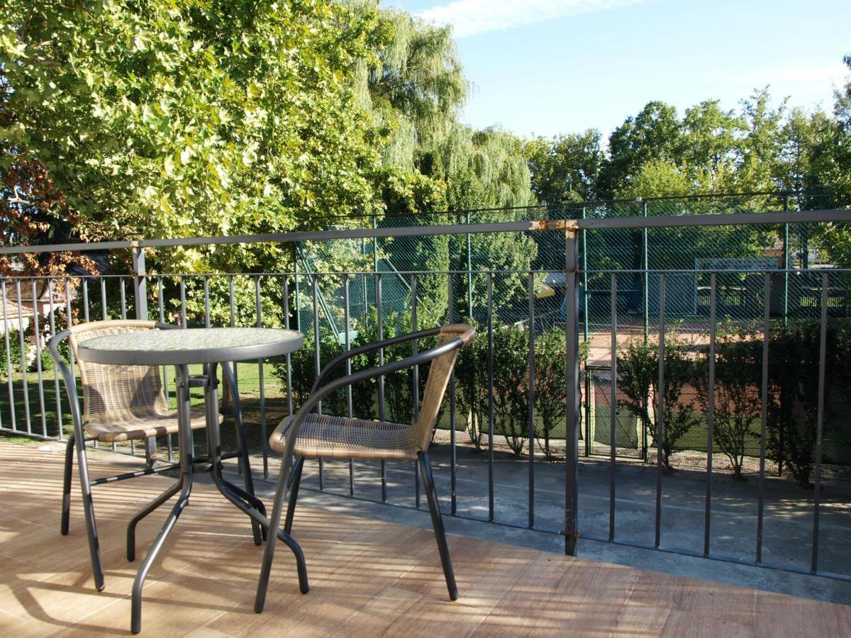 Garden Club Panzio Bed and Breakfast Balatonmáriafürdő Εξωτερικό φωτογραφία