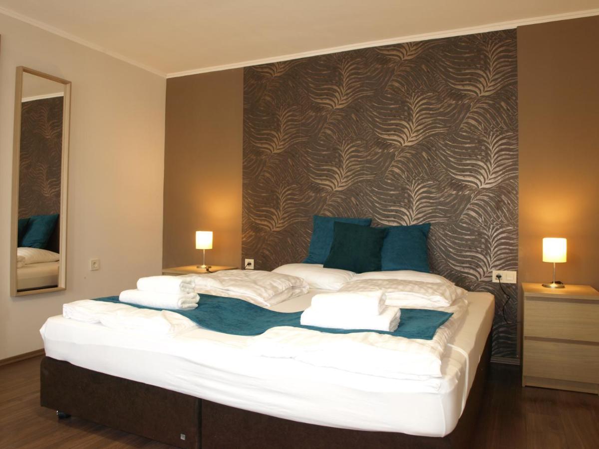 Garden Club Panzio Bed and Breakfast Balatonmáriafürdő Εξωτερικό φωτογραφία