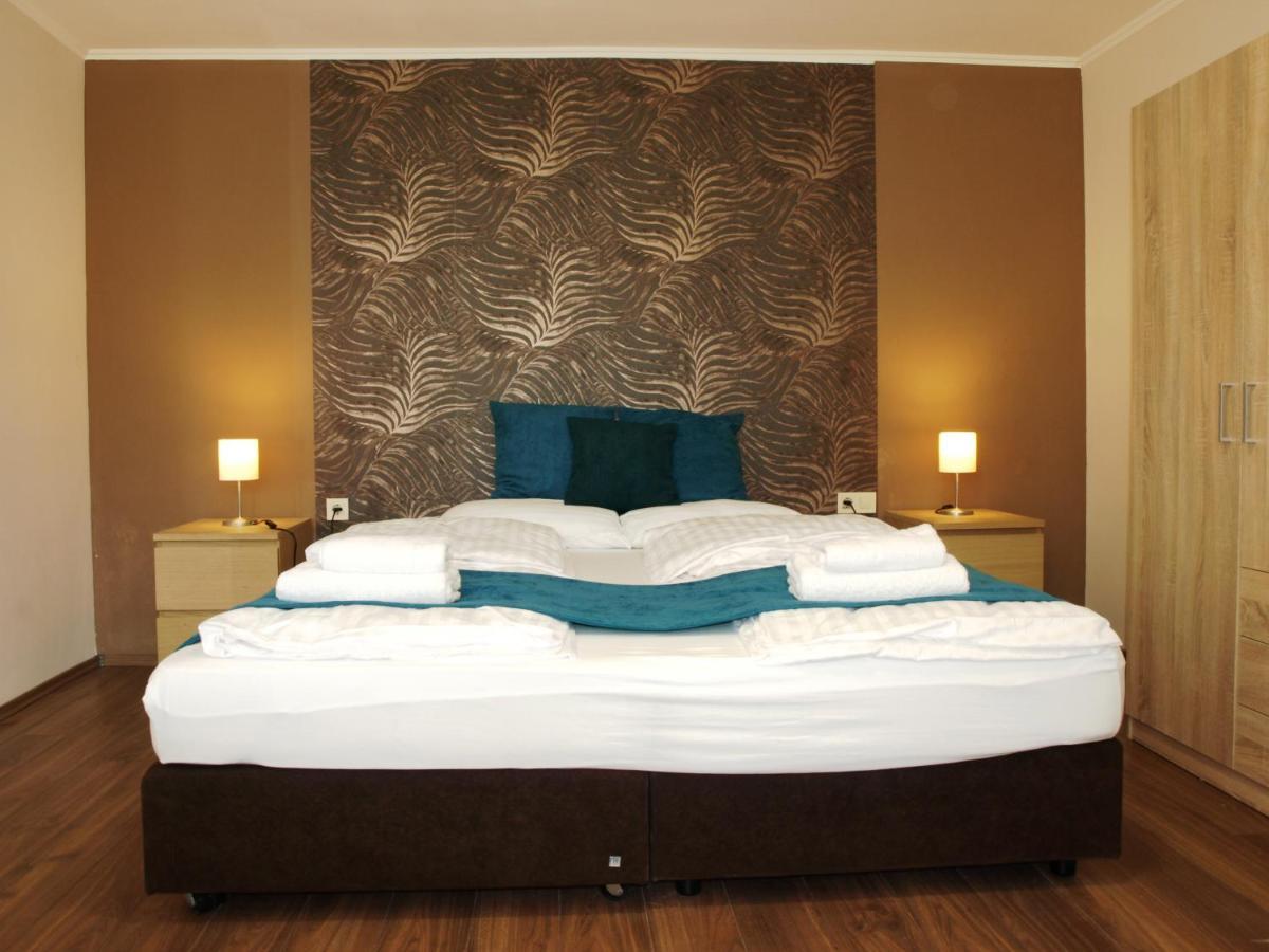 Garden Club Panzio Bed and Breakfast Balatonmáriafürdő Εξωτερικό φωτογραφία