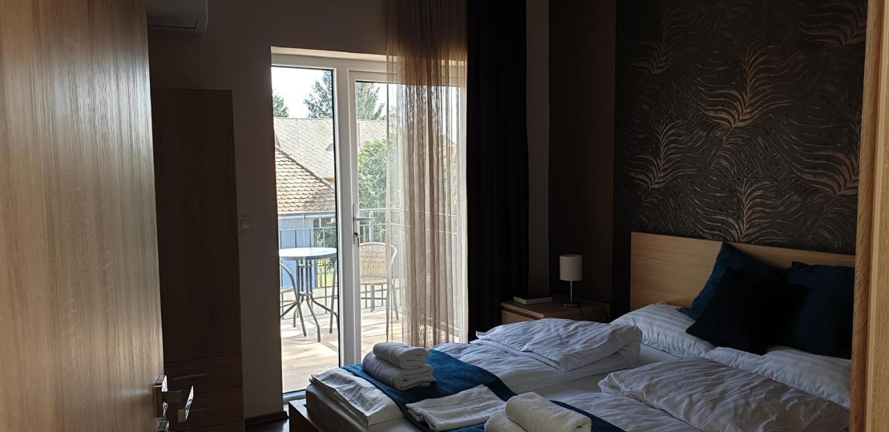 Garden Club Panzio Bed and Breakfast Balatonmáriafürdő Εξωτερικό φωτογραφία