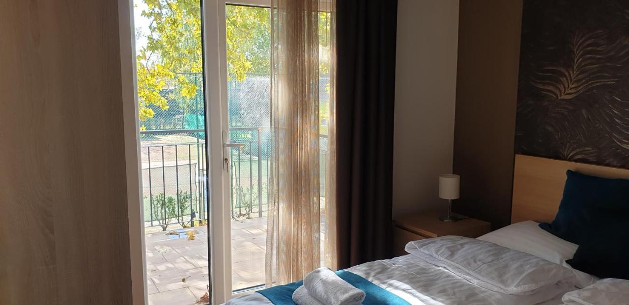 Garden Club Panzio Bed and Breakfast Balatonmáriafürdő Εξωτερικό φωτογραφία