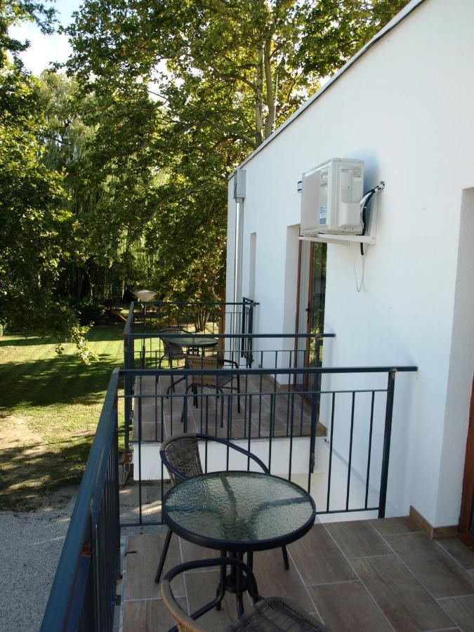 Garden Club Panzio Bed and Breakfast Balatonmáriafürdő Εξωτερικό φωτογραφία