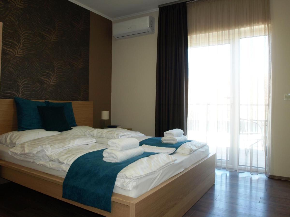 Garden Club Panzio Bed and Breakfast Balatonmáriafürdő Εξωτερικό φωτογραφία
