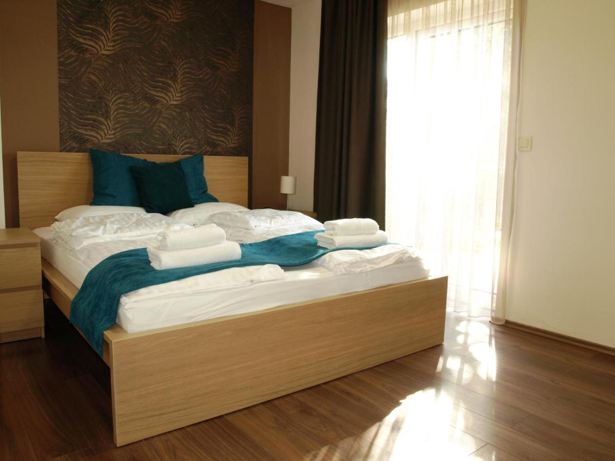 Garden Club Panzio Bed and Breakfast Balatonmáriafürdő Εξωτερικό φωτογραφία