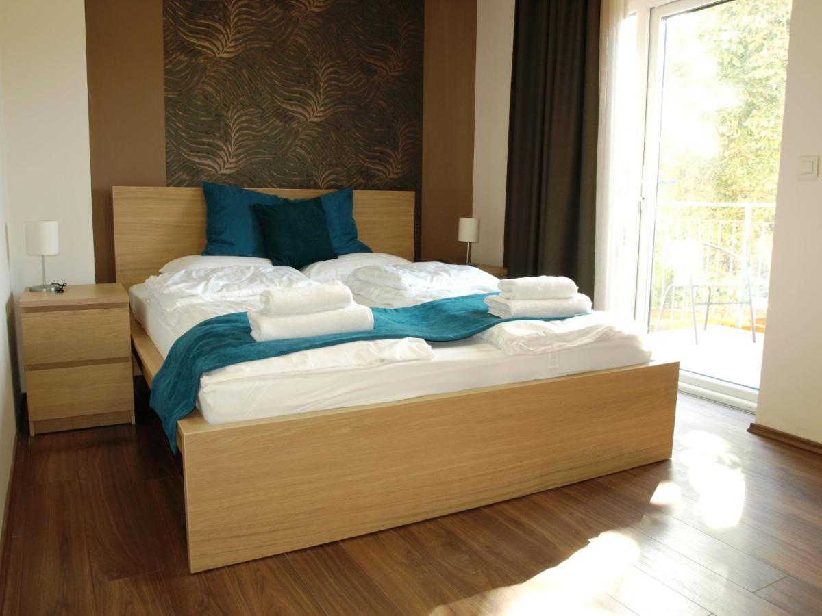Garden Club Panzio Bed and Breakfast Balatonmáriafürdő Εξωτερικό φωτογραφία