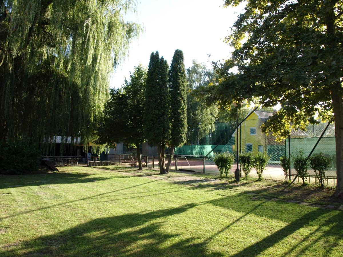 Garden Club Panzio Bed and Breakfast Balatonmáriafürdő Εξωτερικό φωτογραφία