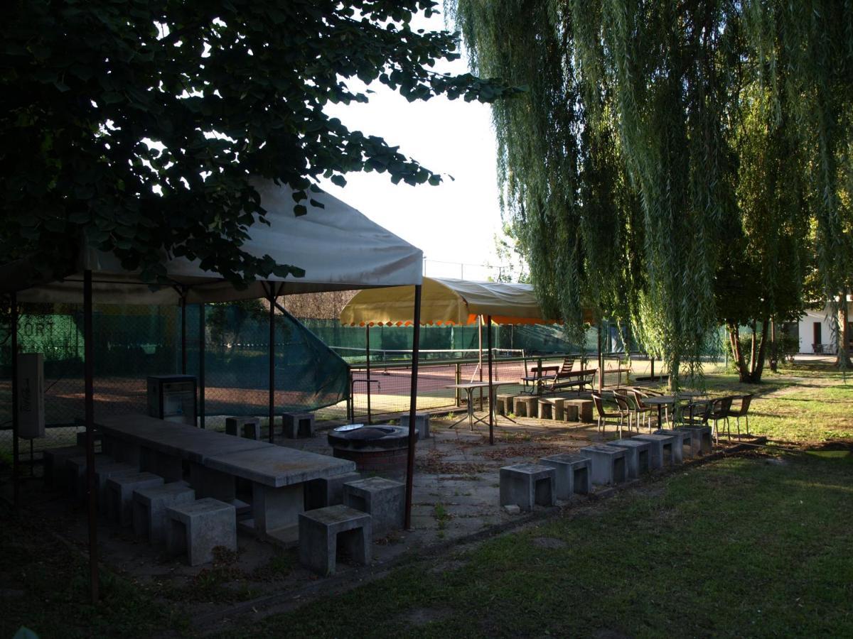 Garden Club Panzio Bed and Breakfast Balatonmáriafürdő Εξωτερικό φωτογραφία