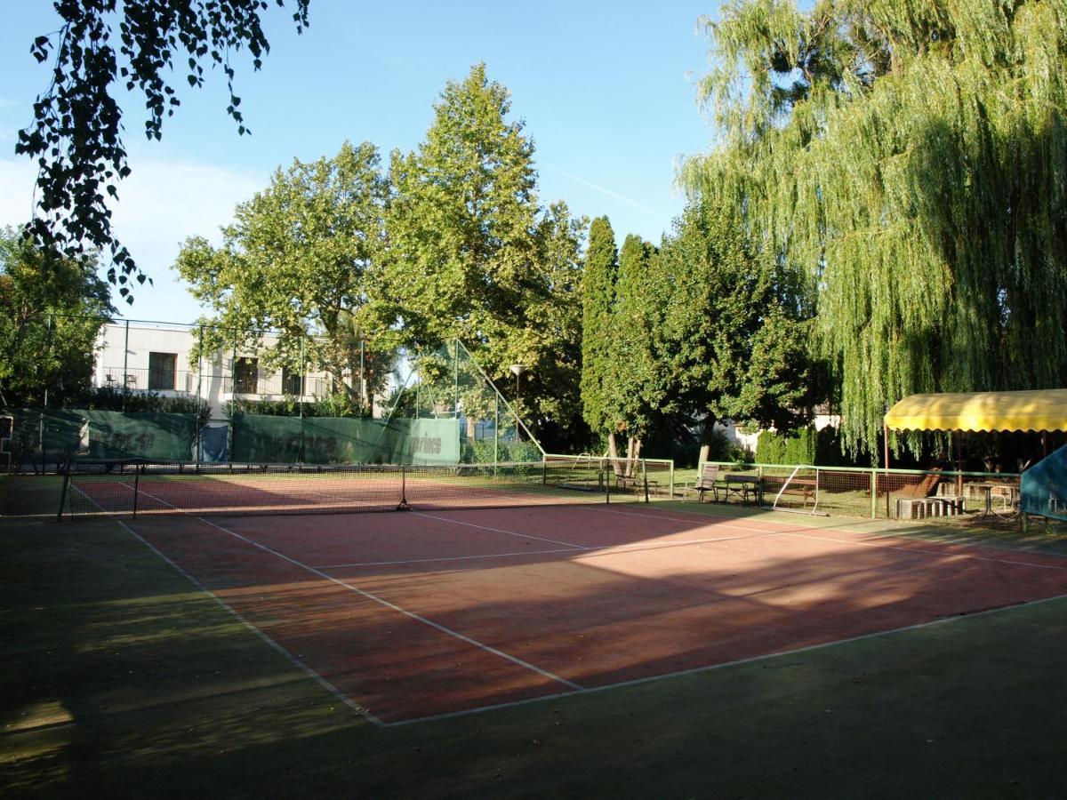 Garden Club Panzio Bed and Breakfast Balatonmáriafürdő Εξωτερικό φωτογραφία