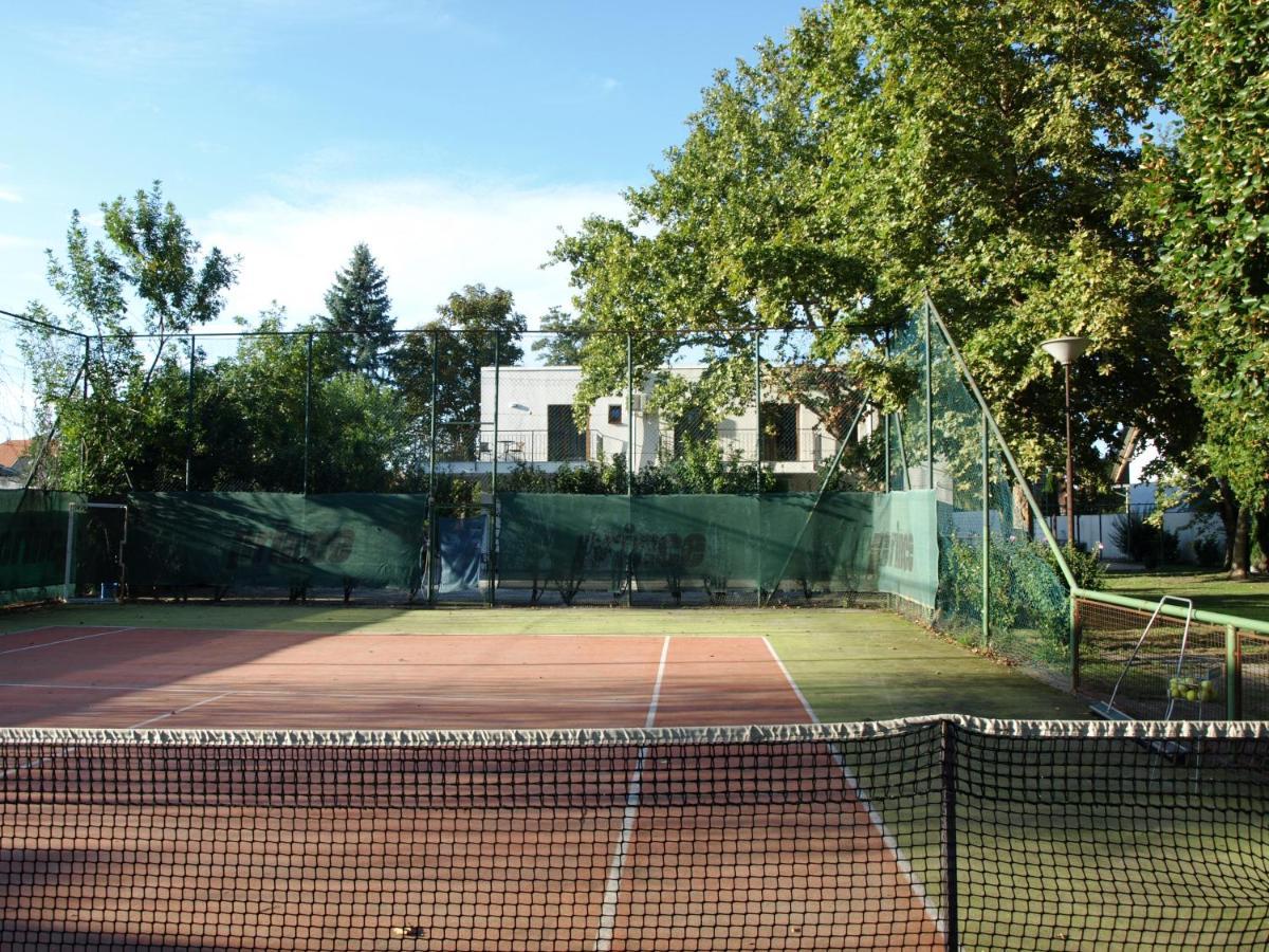 Garden Club Panzio Bed and Breakfast Balatonmáriafürdő Εξωτερικό φωτογραφία