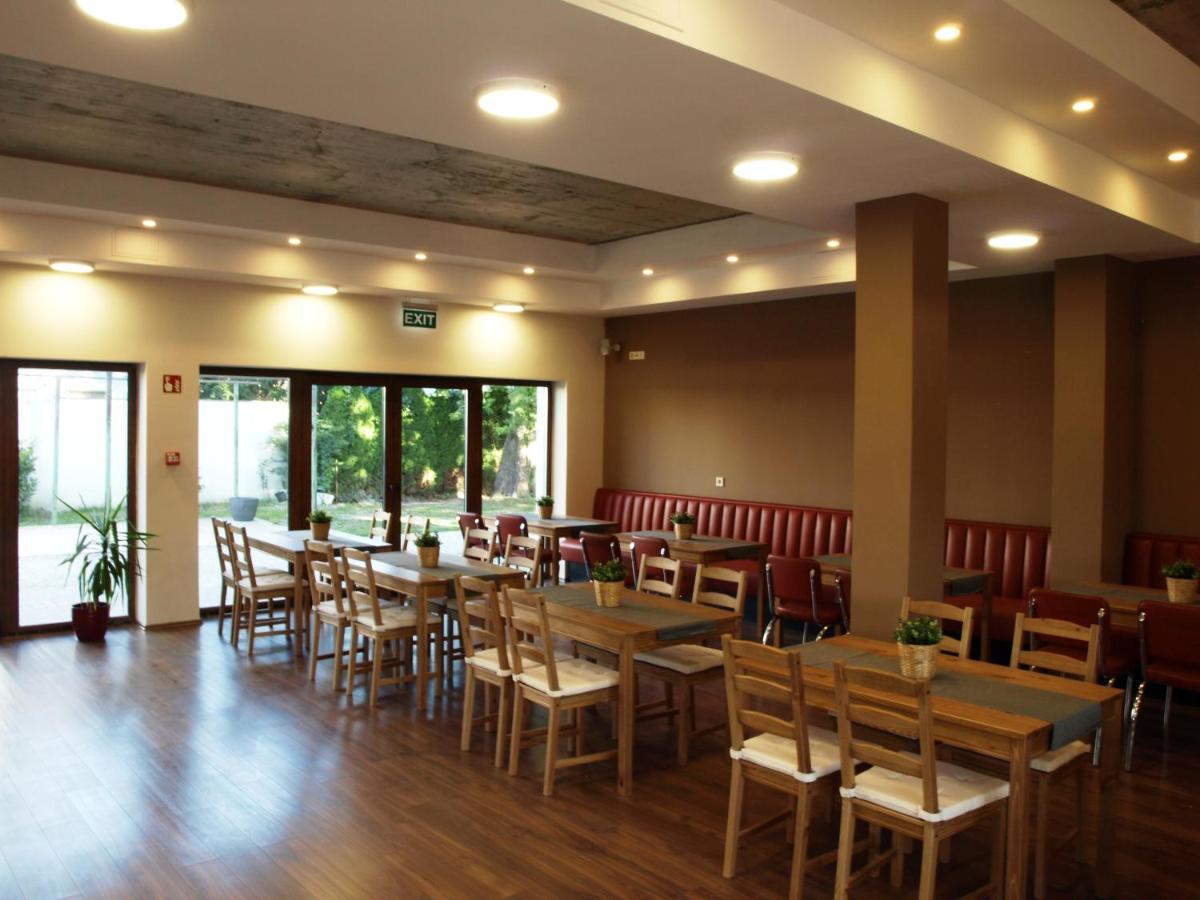Garden Club Panzio Bed and Breakfast Balatonmáriafürdő Εξωτερικό φωτογραφία
