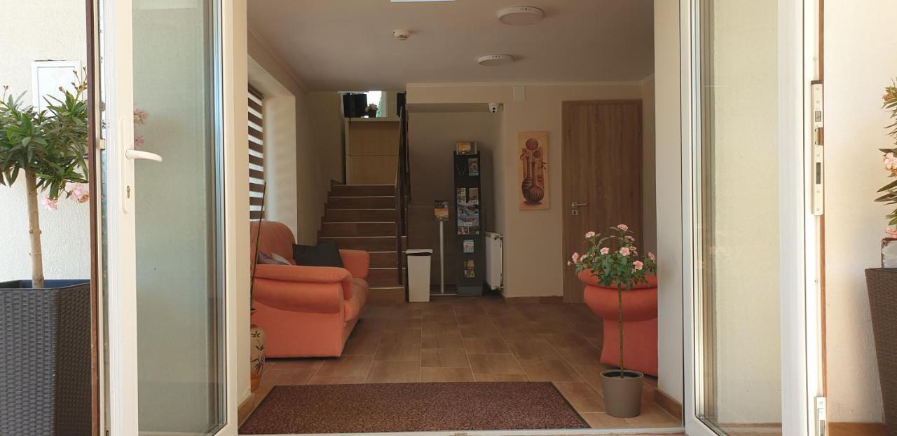 Garden Club Panzio Bed and Breakfast Balatonmáriafürdő Εξωτερικό φωτογραφία