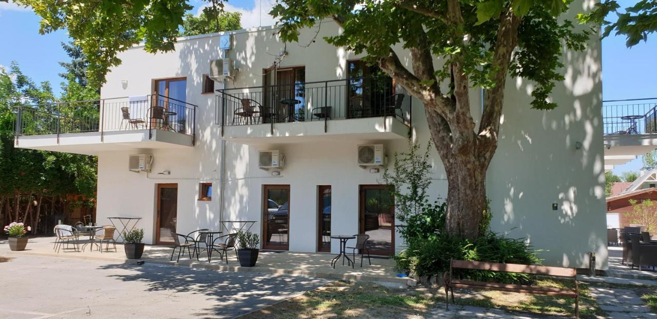 Garden Club Panzio Bed and Breakfast Balatonmáriafürdő Εξωτερικό φωτογραφία