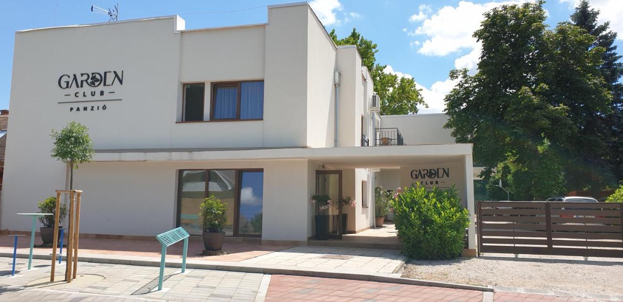Garden Club Panzio Bed and Breakfast Balatonmáriafürdő Εξωτερικό φωτογραφία