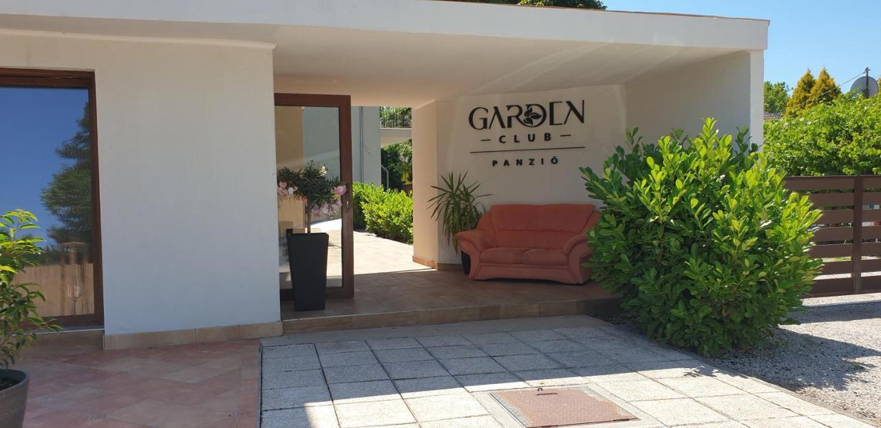 Garden Club Panzio Bed and Breakfast Balatonmáriafürdő Εξωτερικό φωτογραφία