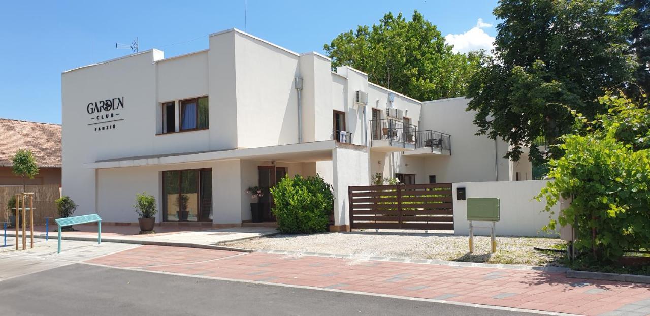 Garden Club Panzio Bed and Breakfast Balatonmáriafürdő Εξωτερικό φωτογραφία