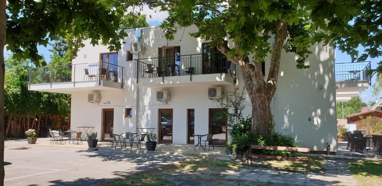 Garden Club Panzio Bed and Breakfast Balatonmáriafürdő Εξωτερικό φωτογραφία